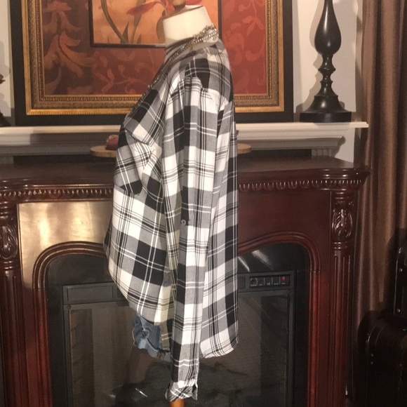 🌺🌼🌸 Skies Are Blue Blouse 🌺🌼🌸 - Picture 6 of 8